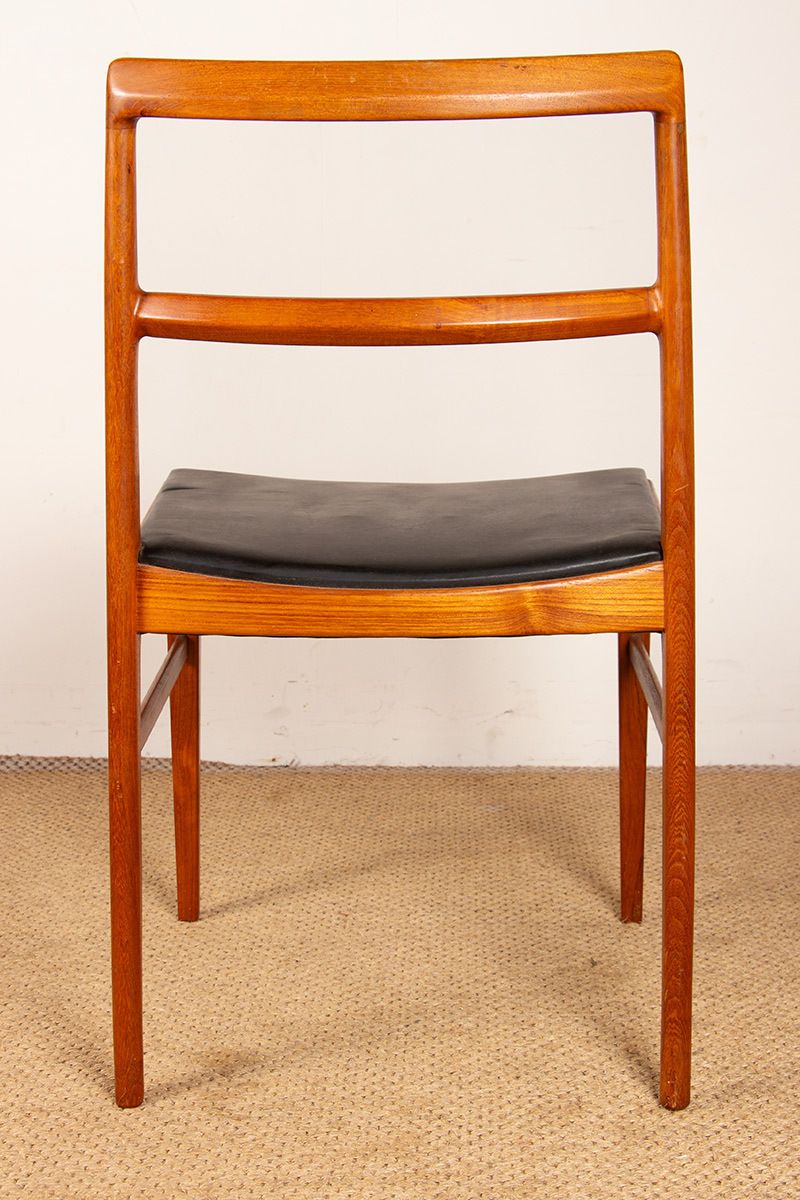 photo furniture Ensemble de 4 chaises danoises en teck et cuir, modèle 430, par Arne Vodder pour Sibast, 1960.