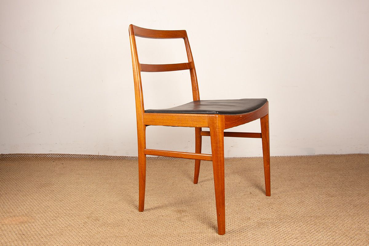 photo vinterior Ensemble de 4 chaises danoises en teck et cuir, modèle 430, par Arne Vodder pour Sibast, 1960.