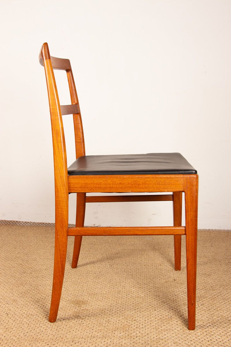 photo buy Ensemble de 4 chaises danoises en teck et cuir, modèle 430, par Arne Vodder pour Sibast, 1960.