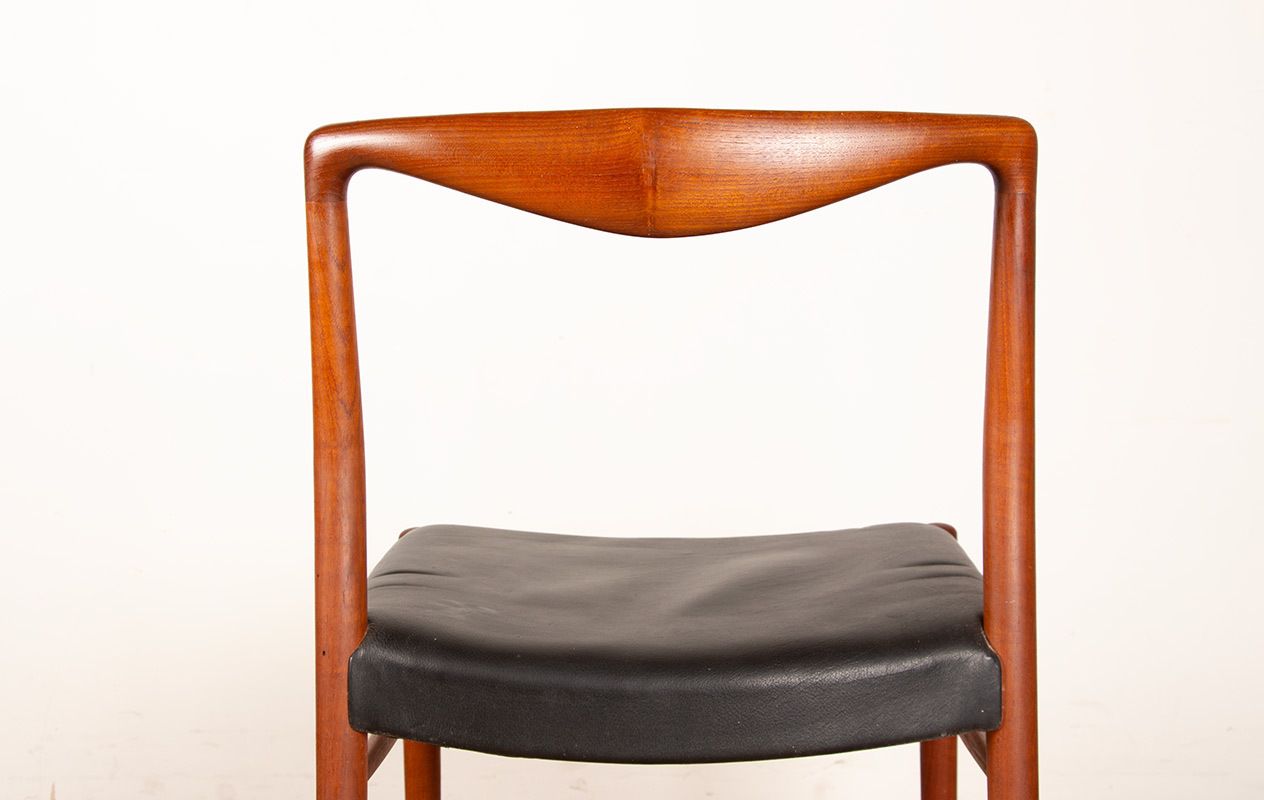 photo vinterior Pair Of Danish Teak And Skai Chairs By Lyngfeldt Larsen For Soren Willadsen Mobelfabrik 1960.