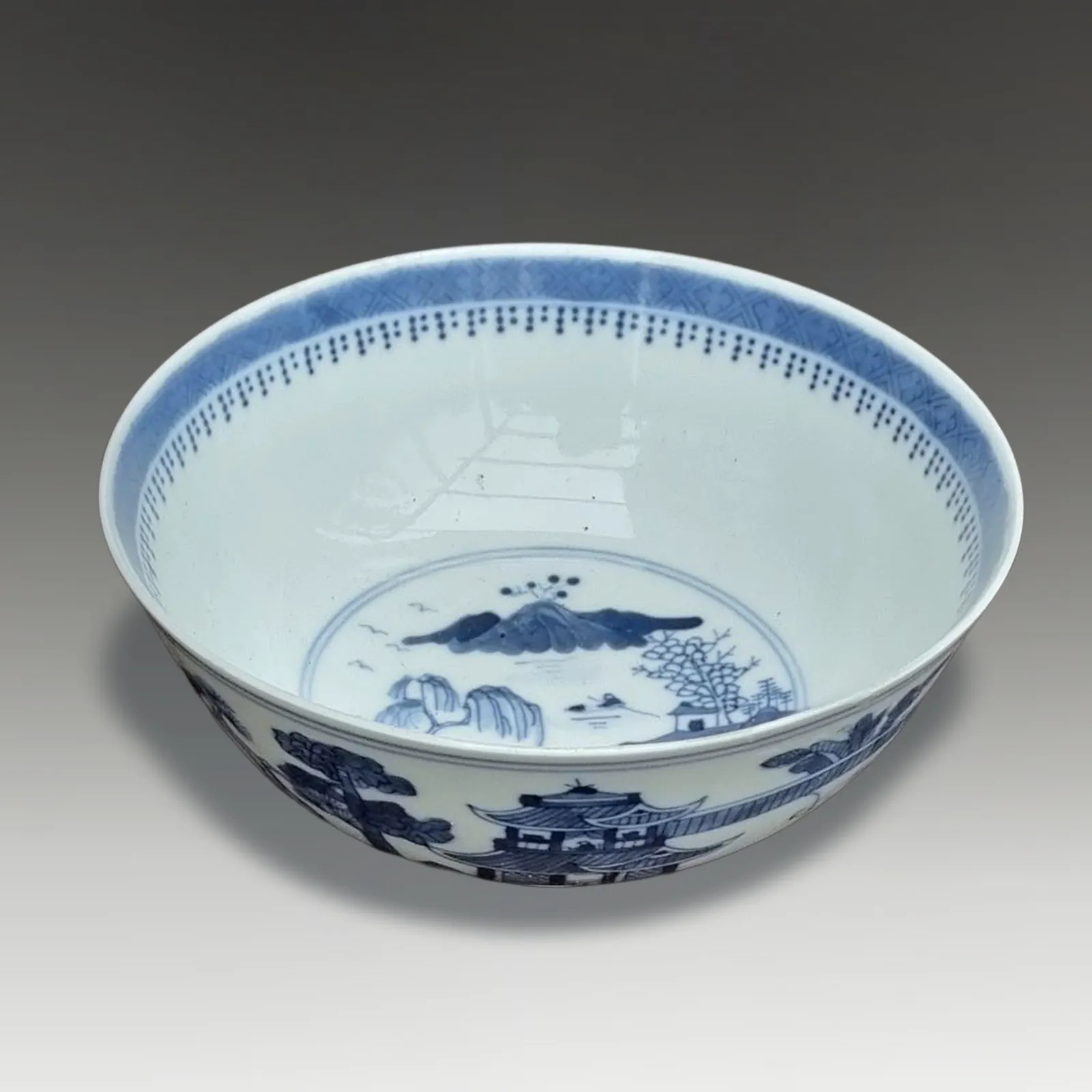 Antique Chinese Nanking Circa 1820  Porcelain Bowl. Lovely Quality  16.5cm D photo for sale