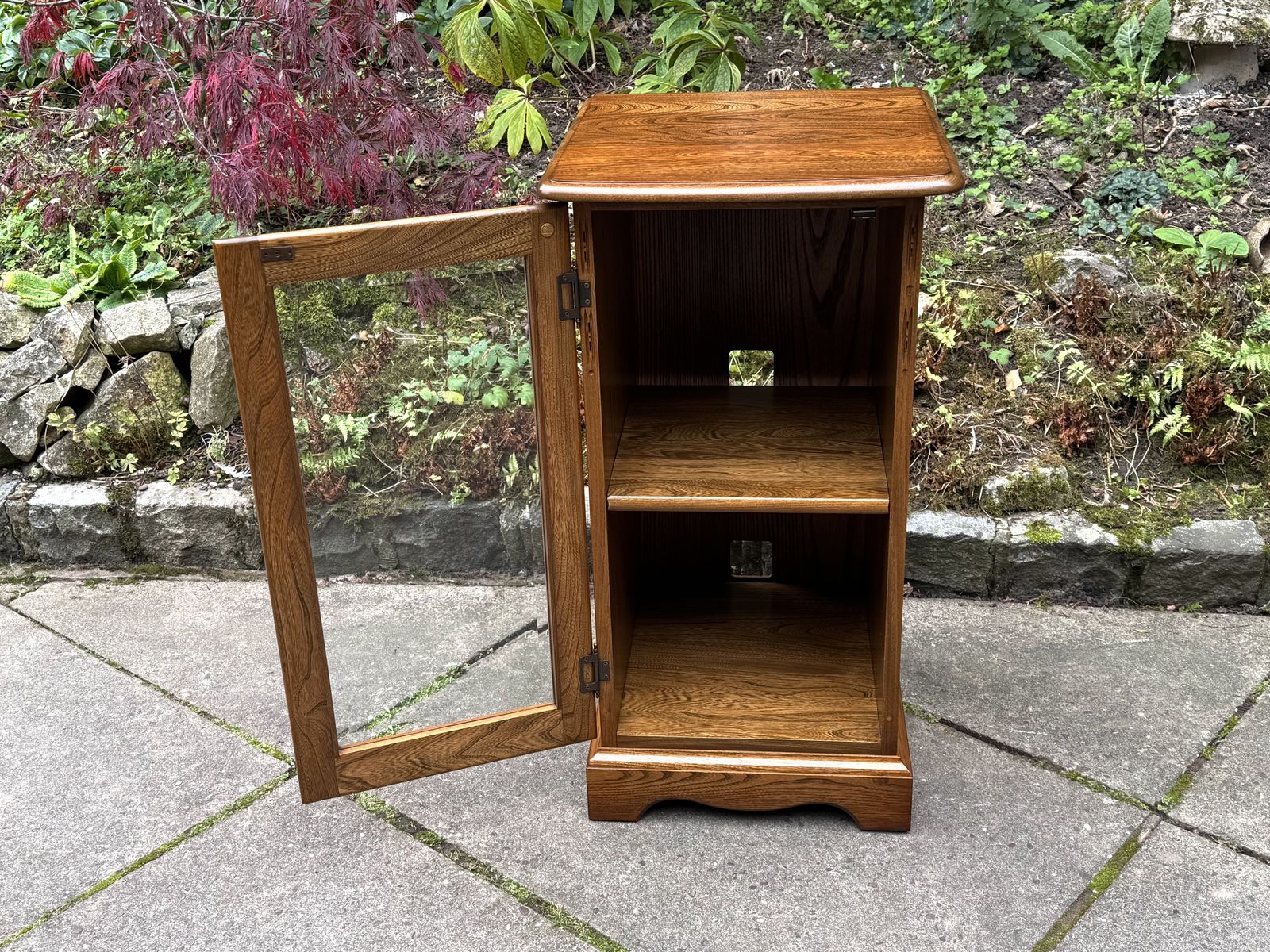 An Ercol Warwick Golden Dawn Elm Cd Hi Fi Storage Cabinet / Media Stand photo 295.0