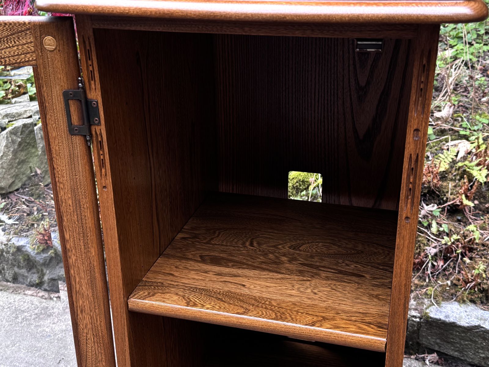 photo for sale An Ercol Warwick Golden Dawn Elm Cd Hi Fi Storage Cabinet / Media Stand