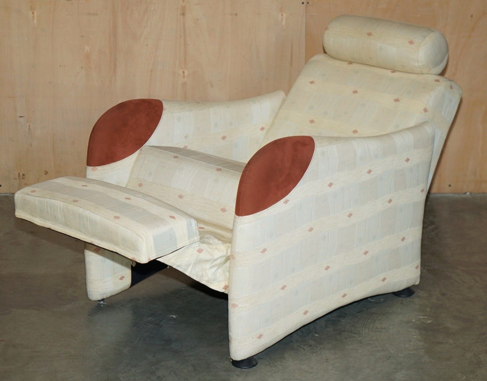 photo buy Super Comfortable Ligne Roset Modernist French Petite Sieste Recliner Armchair