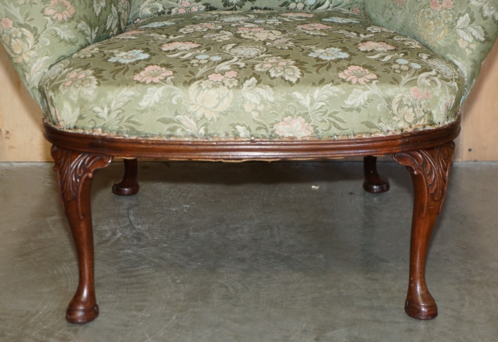 photo vinterior Sublime Antique Howard & Son's William Morris Mahogany Framed Wingback Armchair