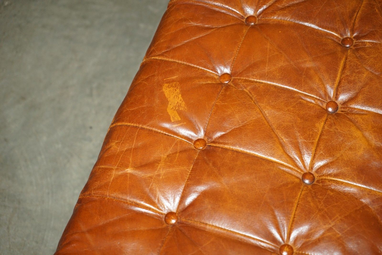 photo furniture Chesterfield Legacy Brown Leather Knoll Studio Barcelona Style Daybed Footstool