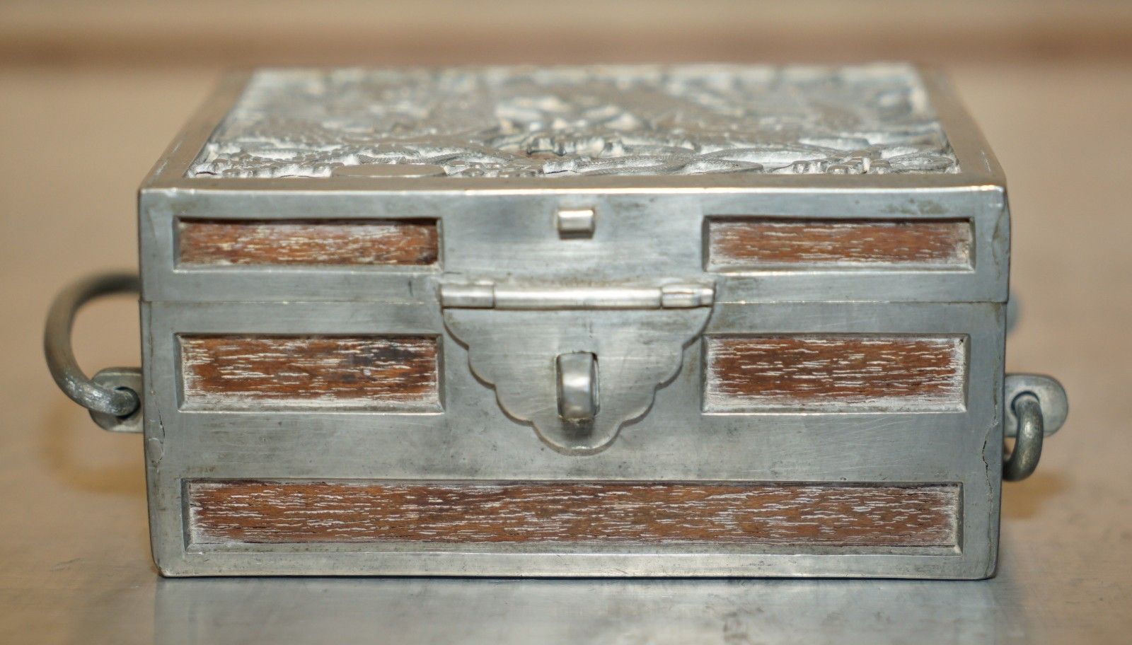 photo vinterior Antique Circa 1900 Chinese Kut Hing Pewter & Wood Carved Dragon Jewellery Box