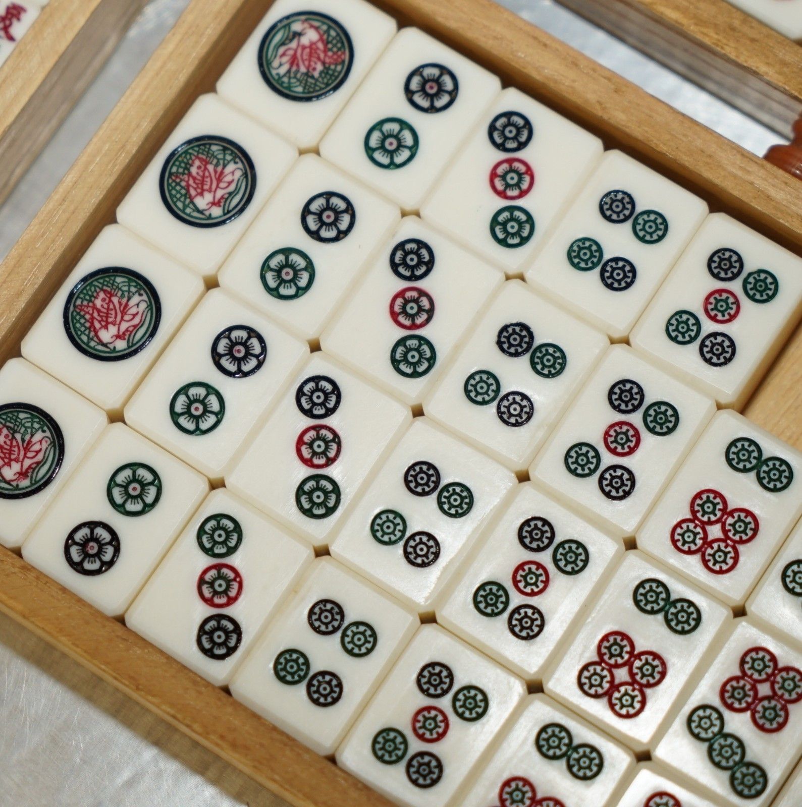 photo buy Vintage Collectable Mahjong Circa 1960's Chinese Export Period Hand Carved Case