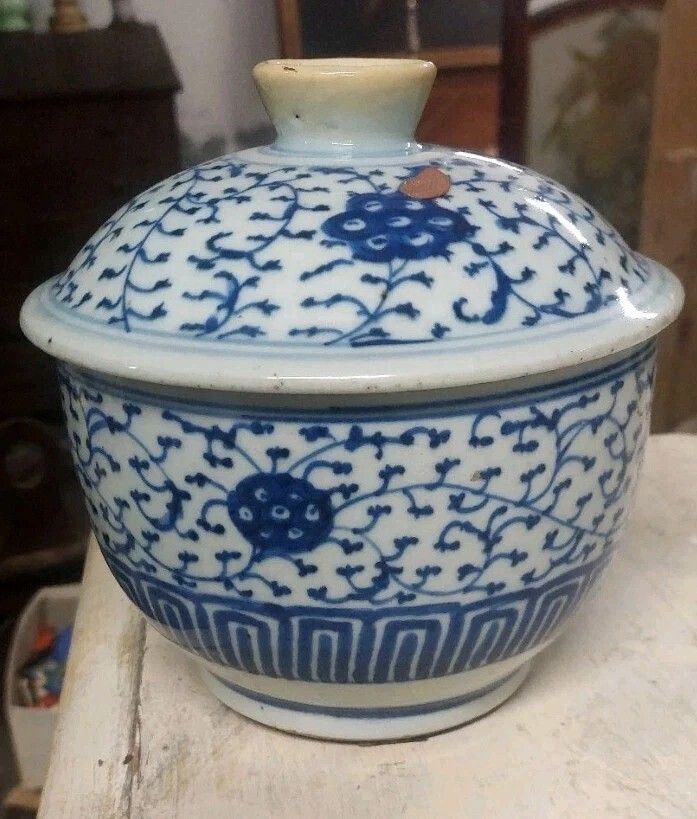 Antique Blue And White Porcelain Pot From China, Qing Dynasty, 19th Century