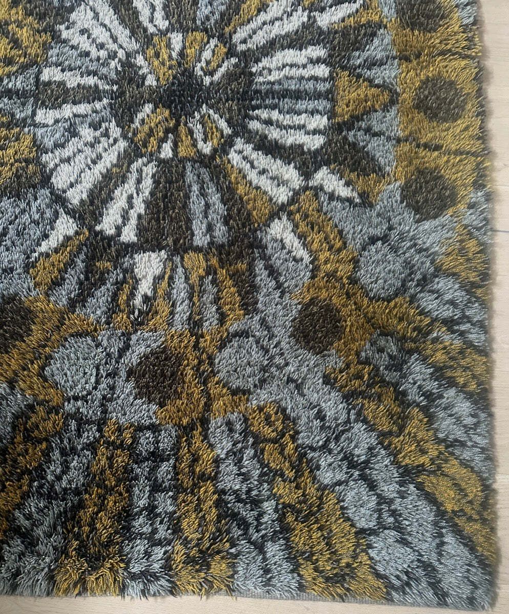 photo vinterior 1960s Vintage Mid Century Scandinavian Rya Shagpile "Sun Dial" Knotted Wool Rug