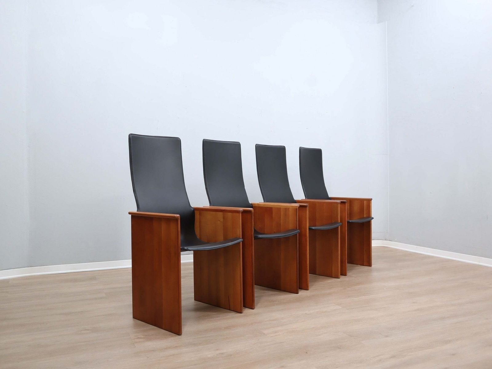 Set Of 4 Segesta Walnut And Black Letaher Chairs Stildomus 1970s photo 5200.0