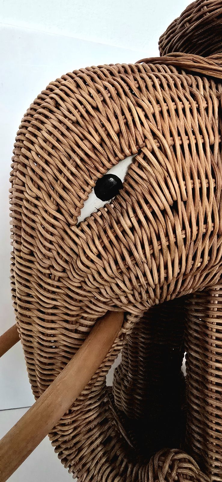 Mid Century French Wicker Elephant Table. photo Furniture