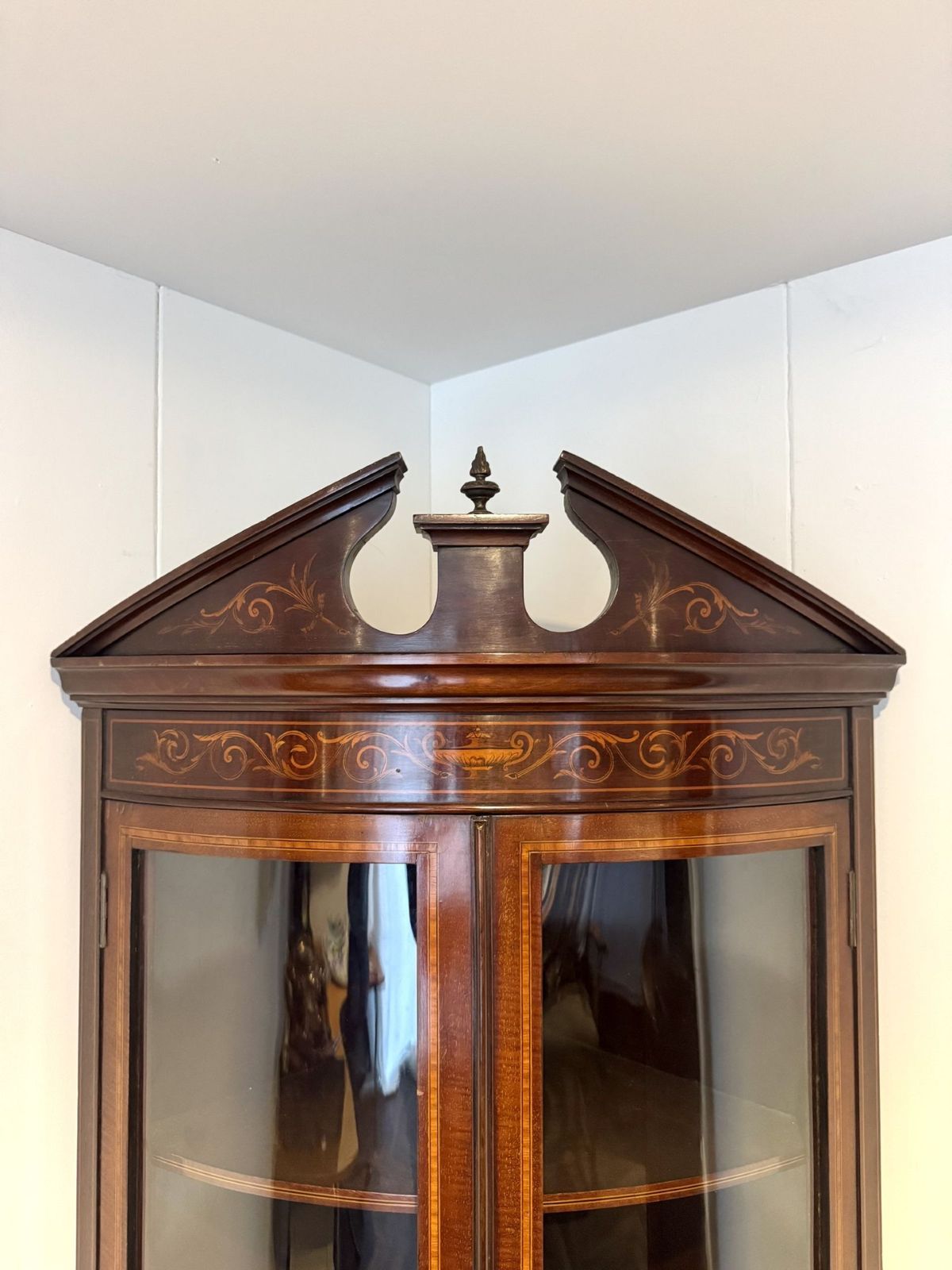 Superb Quality Pair Of Antique Mahogany Marquetry Inlaid Corner Cabinets photo buy