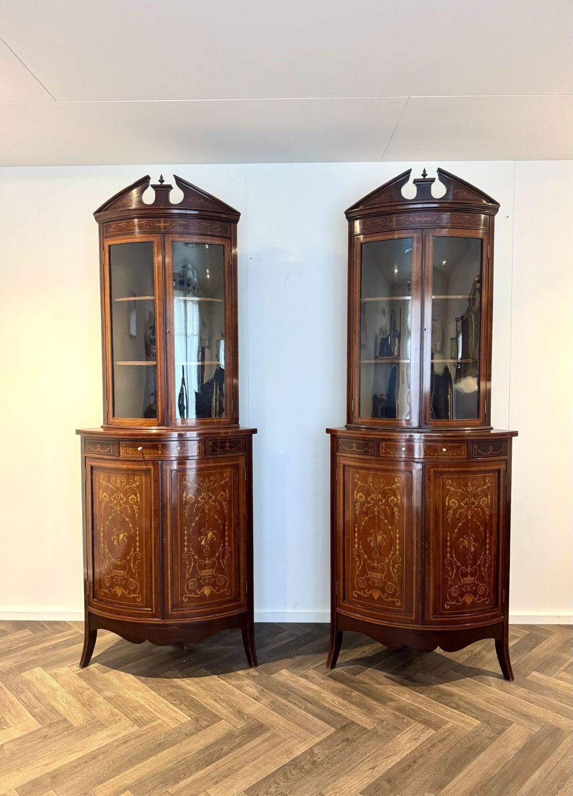 Superb Quality Pair Of Antique Mahogany Marquetry Inlaid Corner Cabinets