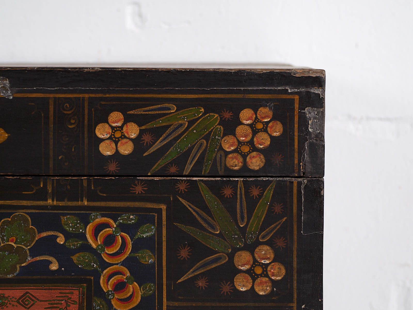 Original Illustrated Chinese Opera Trunk (China, C.1900) photo vinterior