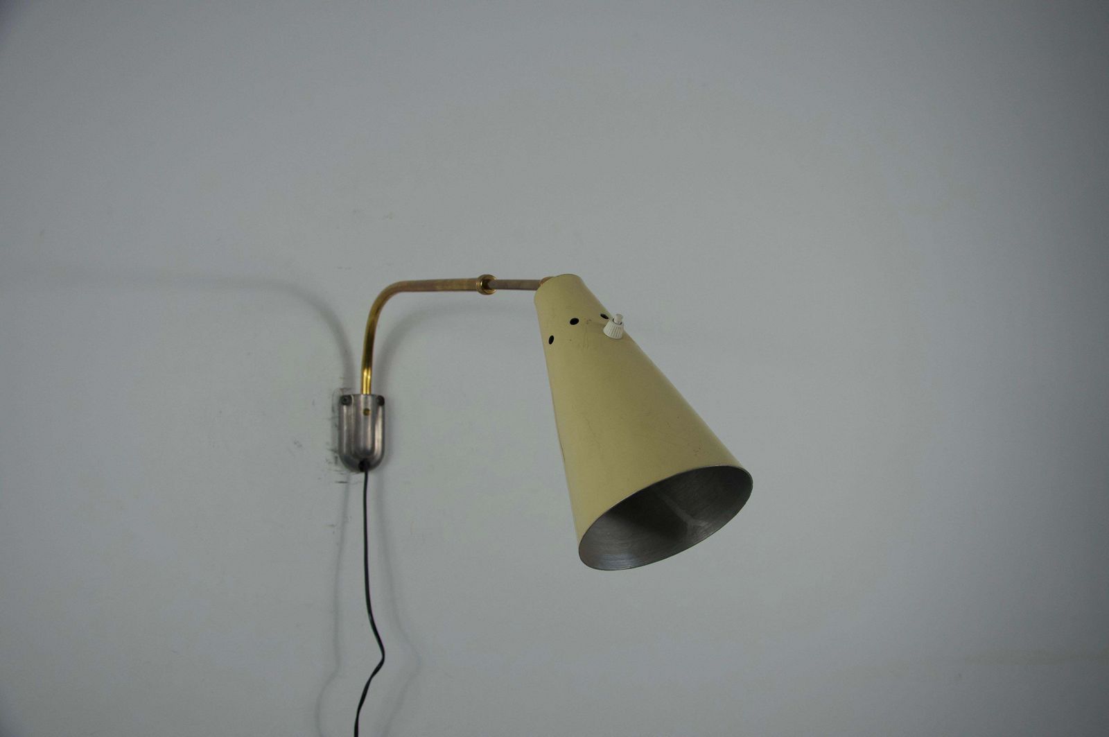 1574.0 Adjustable Brass Wall Lamp Attr. To Oluce, Italy, 1960s photo