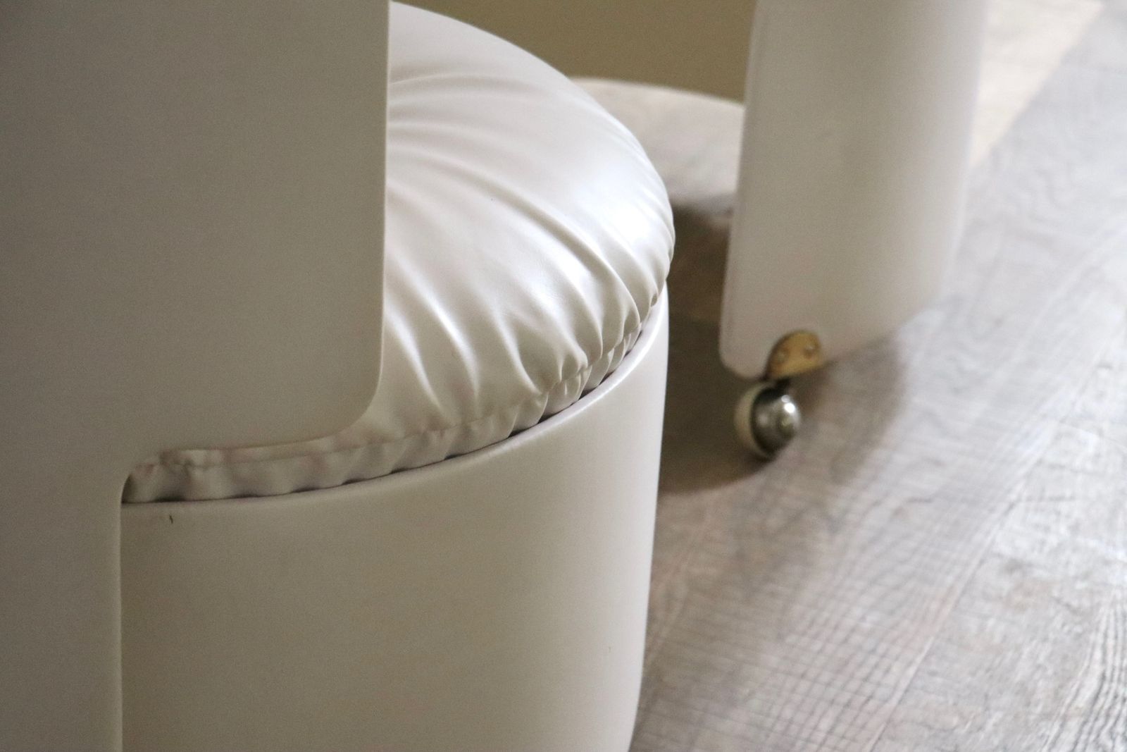 photo furniture Dilly Dally Vanity By Luigi Massoni, Poltrona Frau, Italy 1968