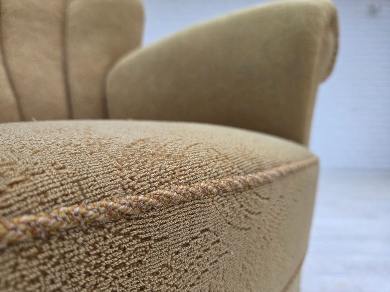 photo vintage 1960s, Danish Relax Chair, Original Light Green Furniture Wool.