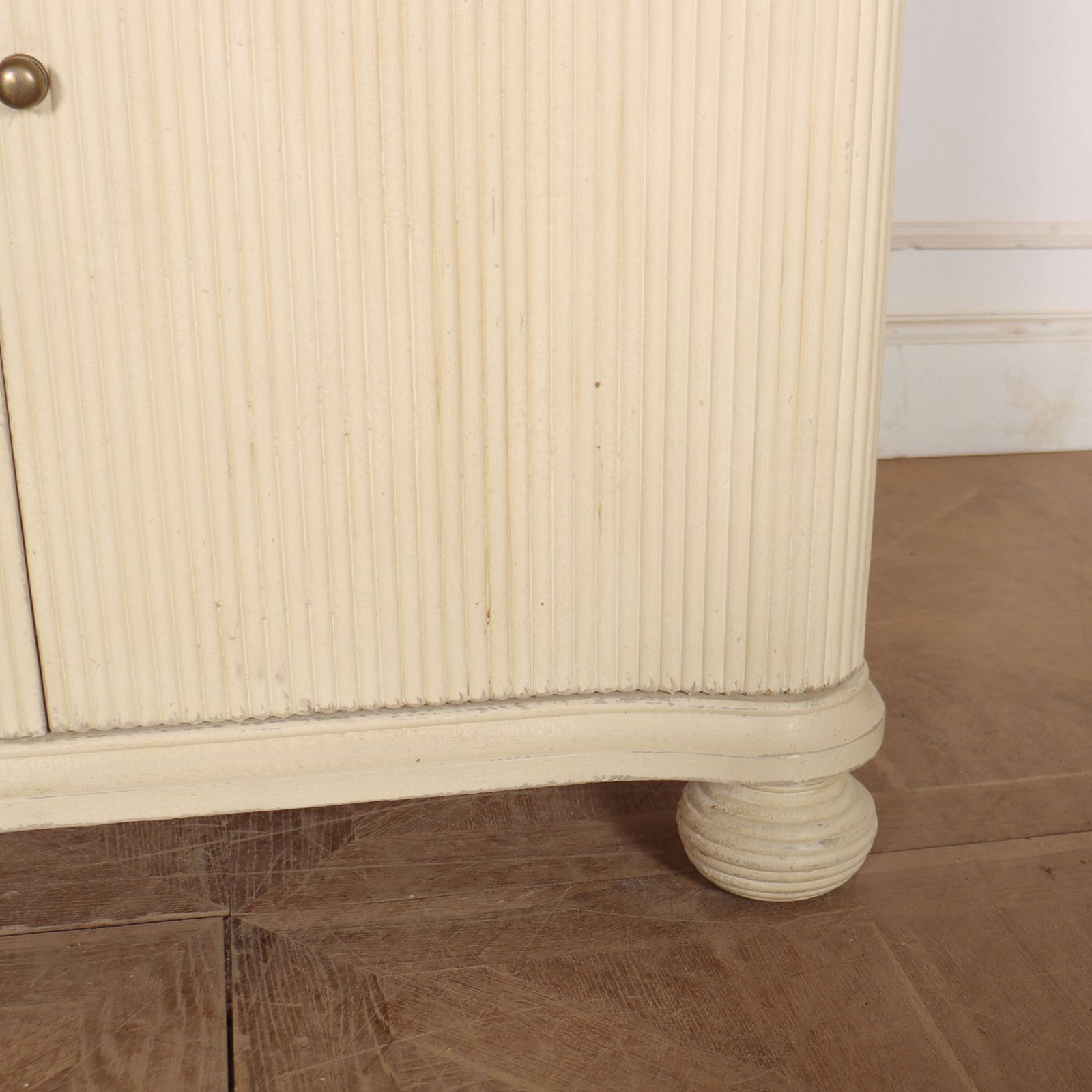 Bespoke Two Door Buffet photo vinterior