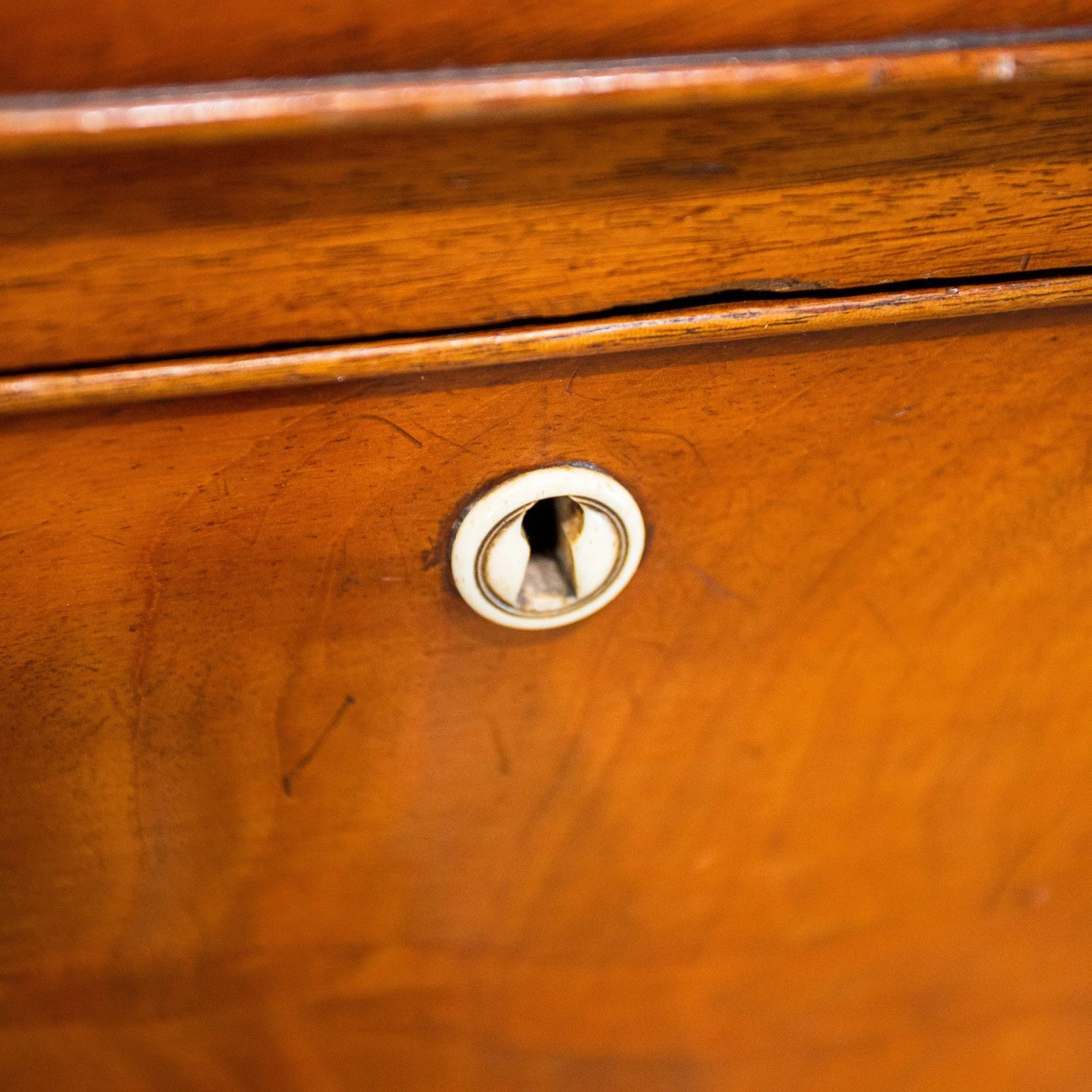 Large Flamed Mahogany Scotch Chest Of 5 Drawers photo vinterior