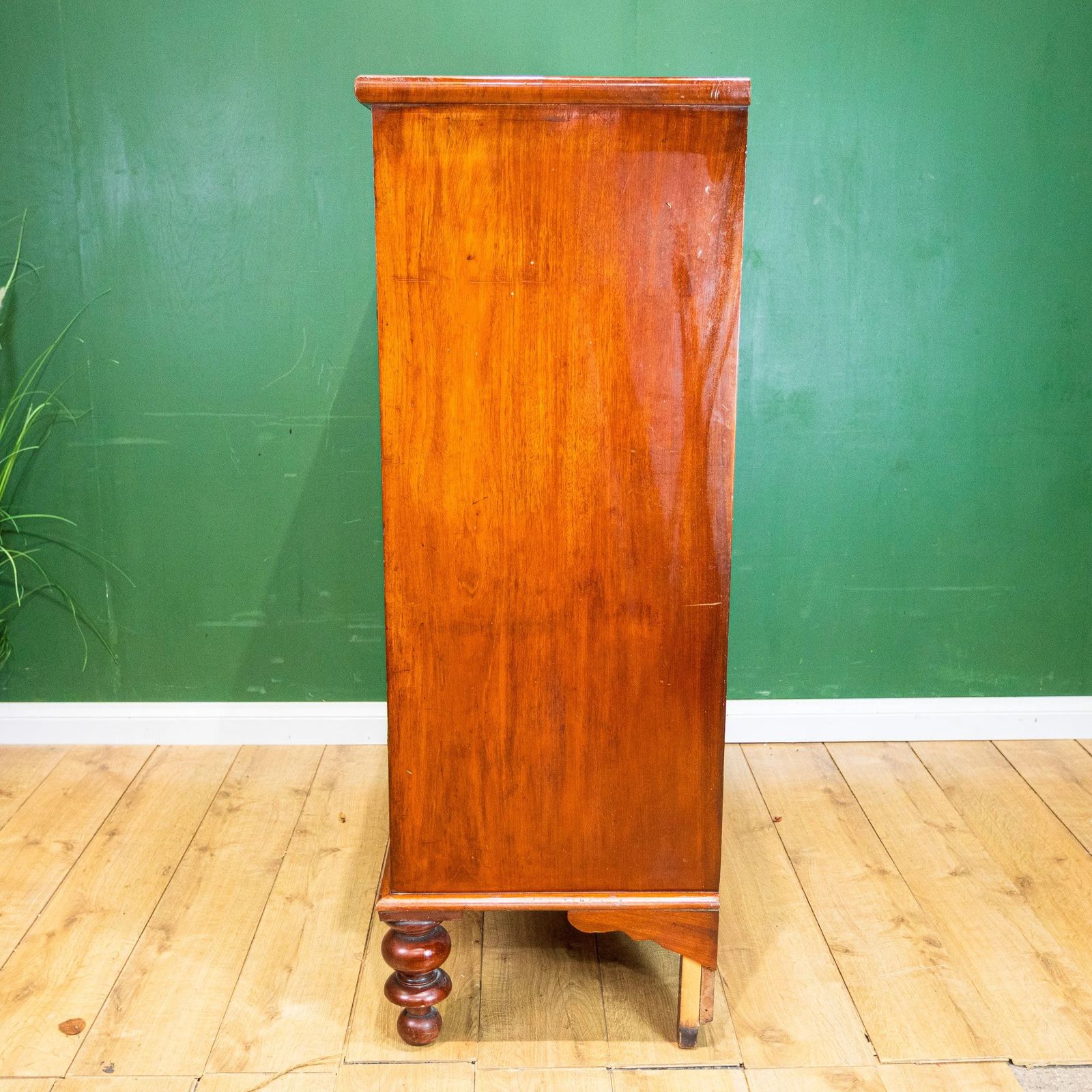 photo vintage Large Flamed Mahogany Scotch Chest Of 5 Drawers