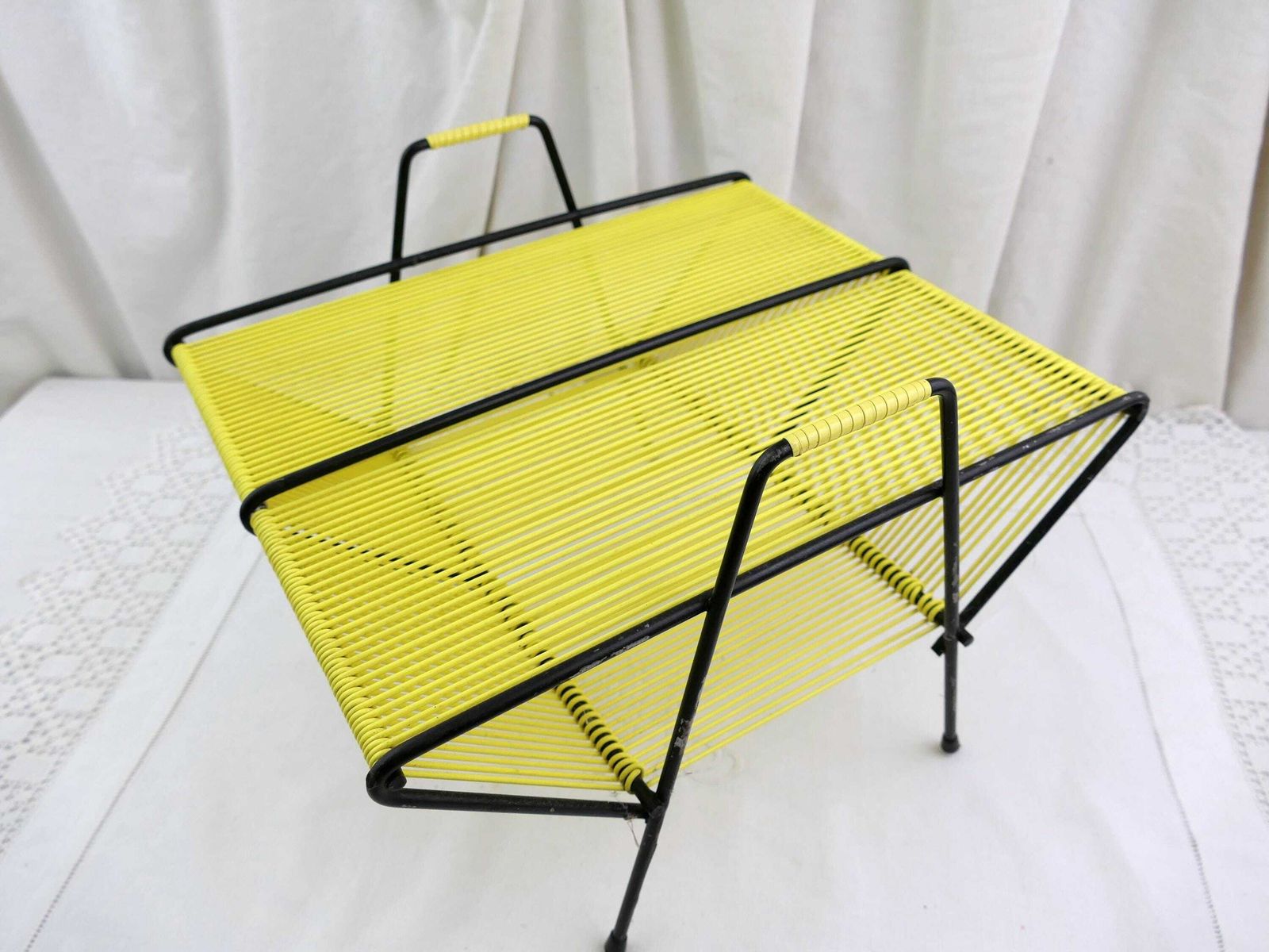 Vintage Franse Mid Century Modern Draagbare Platenhouder Met Felgeel Vinylkoord, Retro Mcm Hifi Accessoire Voor Opbergen, Muziekcentrum photo vintage