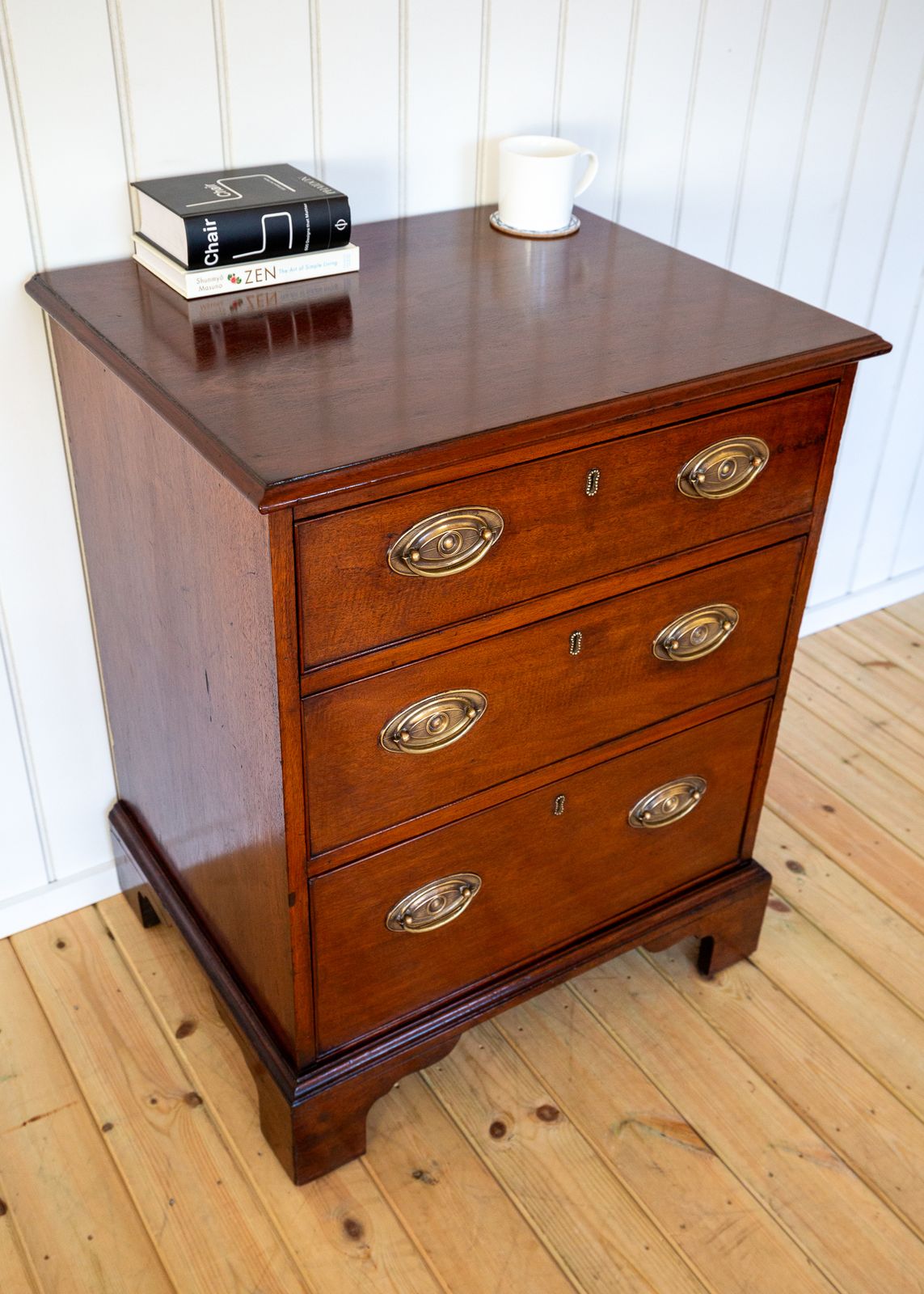 Georgian Mahogany Chest Of Drawers Country House Small Bachelor’s Office Bedside Compact Brass English Antiqu.E Early 19th Century photo buy