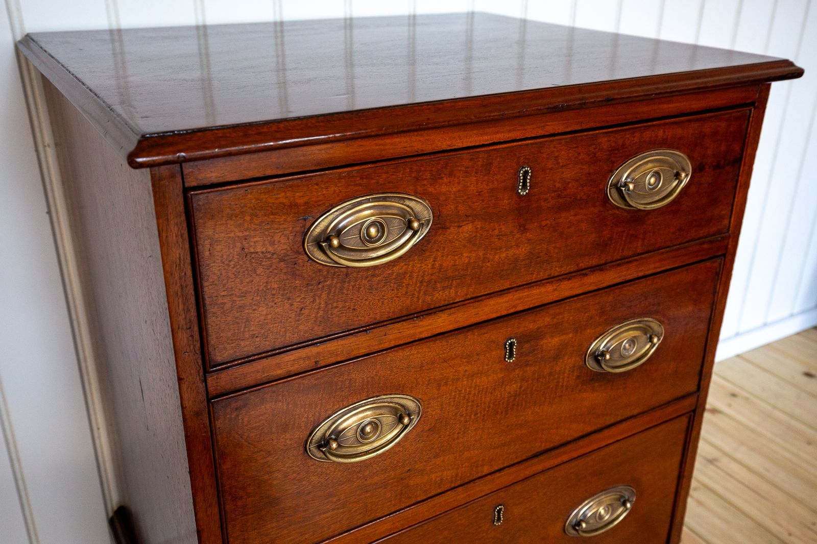 Georgian Mahogany Chest Of Drawers Country House Small Bachelor’s Office Bedside Compact Brass English Antiqu.E Early 19th Century photo for sale