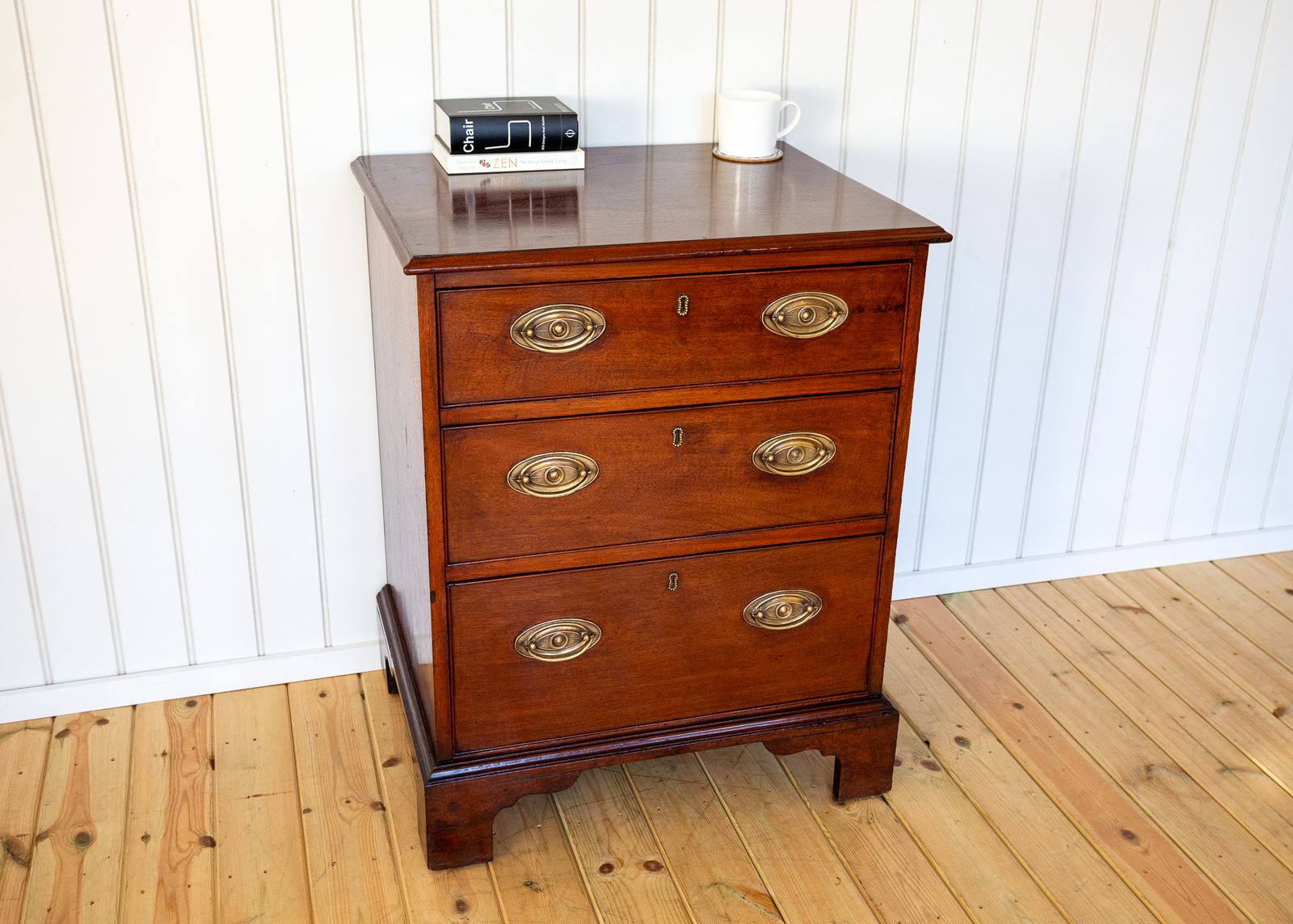 photo buy Georgian Mahogany Chest Of Drawers Country House Small Bachelor’s Office Bedside Compact Brass English Antiqu.E Early 19th Century