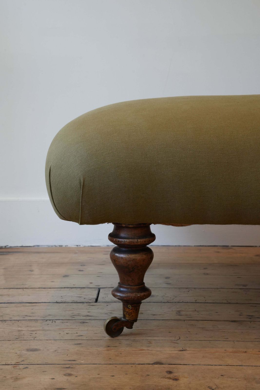 Regency Chaise Longue Upholstered In Antique Linen photo 2900.0
