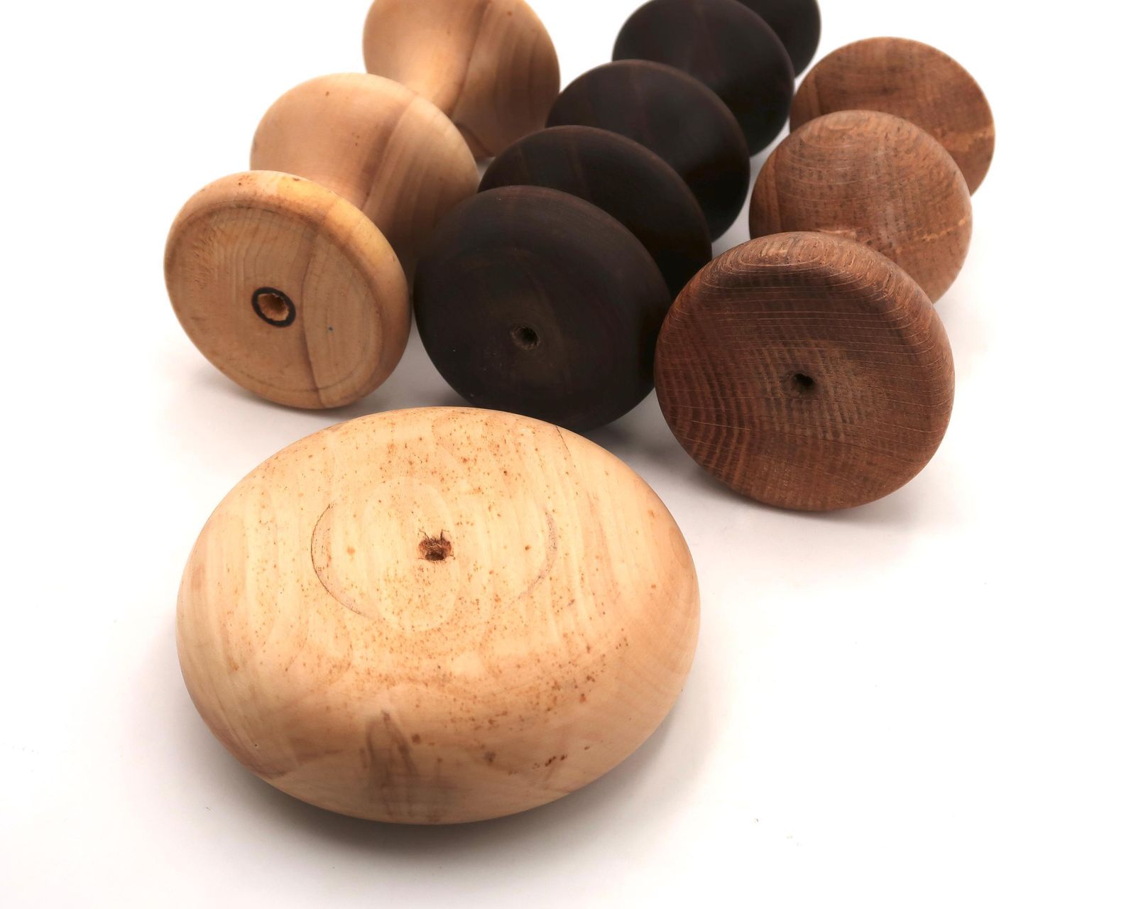 Set Van 4 Gedraaide Houten Kandelaars, Jaren 1970 / Kolom, Kandelaar, Woondecoratie, Brancusi, Scandinavische Stijl photo for sale