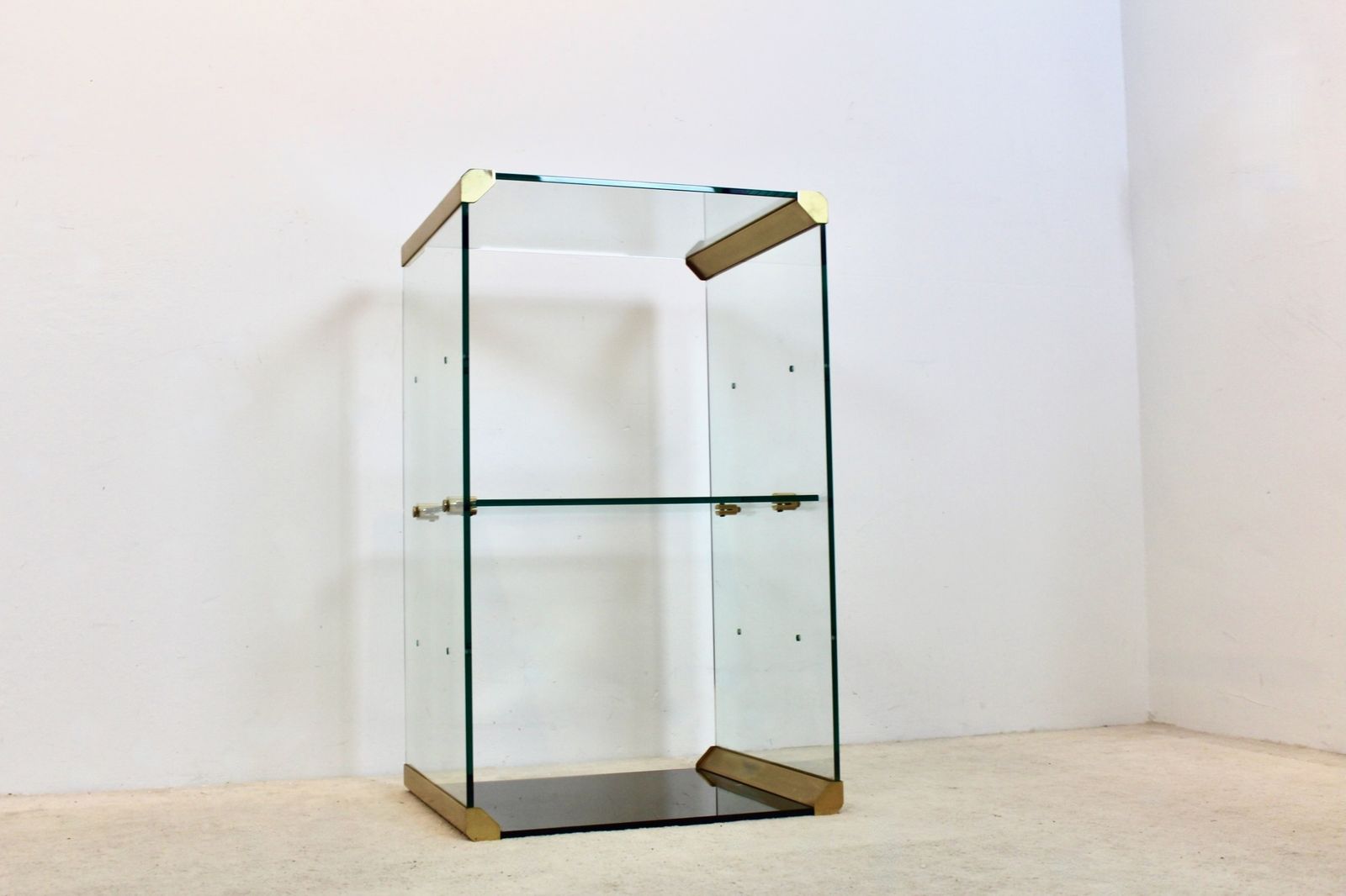 Pierangelo Gallotti For Gallotti & Radice Glass And Brass Side Table, Italy, 1970s photo Furniture