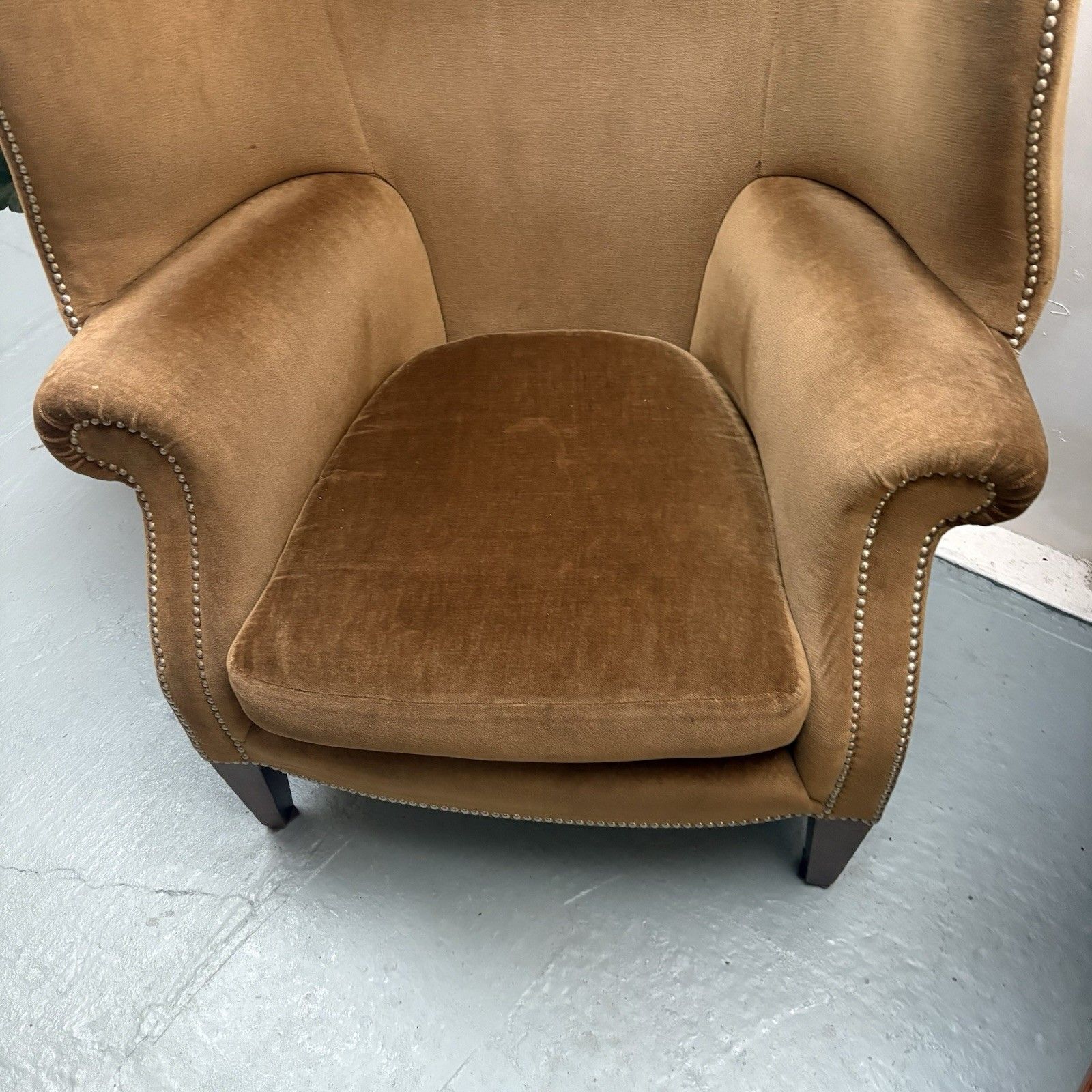 photo vinterior Fabulous Antique High Winged Barrel Backed Porters Style Aged Gold Arm Chair