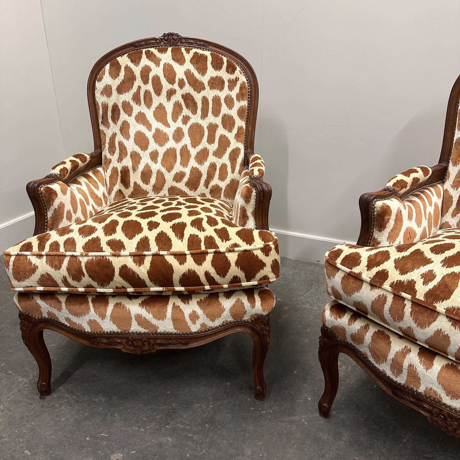 photo vinterior Pair Of Louis XV Style Armchairs In Giraffe Velvet Upholstery, France, 1950s