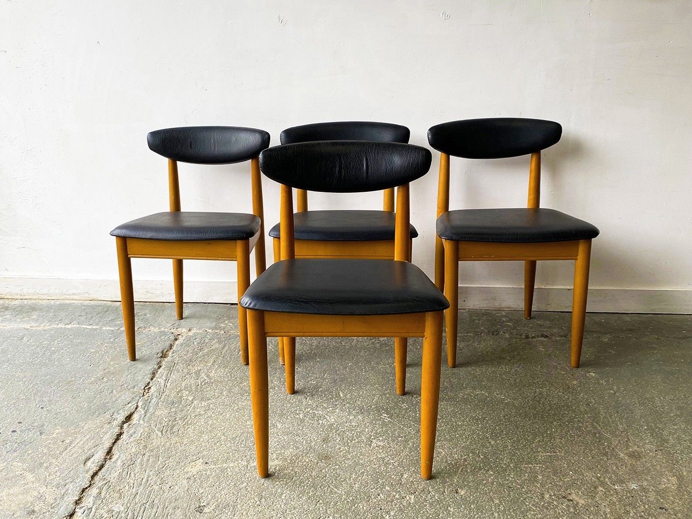 Mid Century Modern 1960’s Dining Table And Chairs Set By Schreiber Furniture photo Furniture