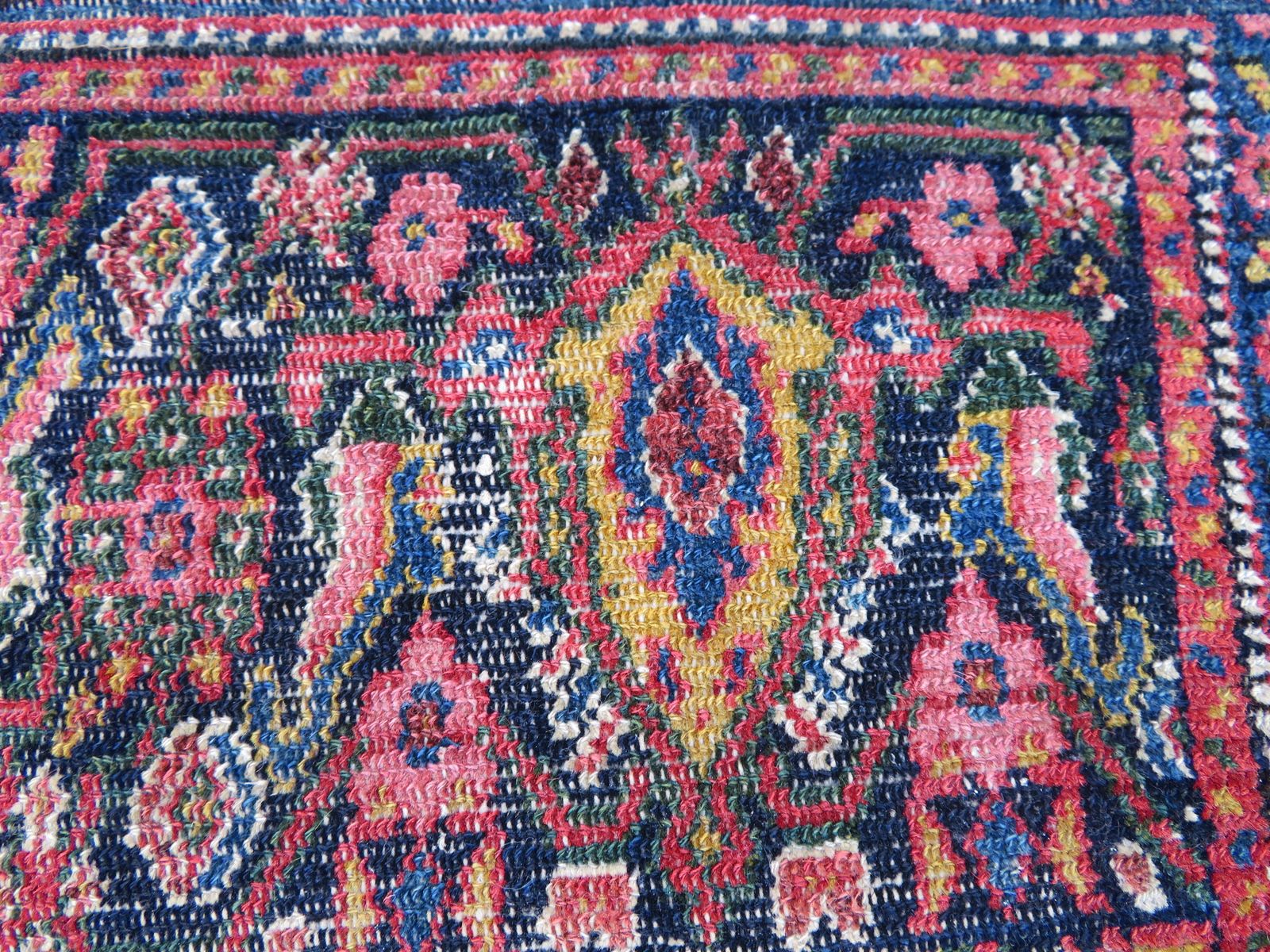 Country House 19th Century Fereghan Feraghan Rug. 200cm X 132cm. photo vintage