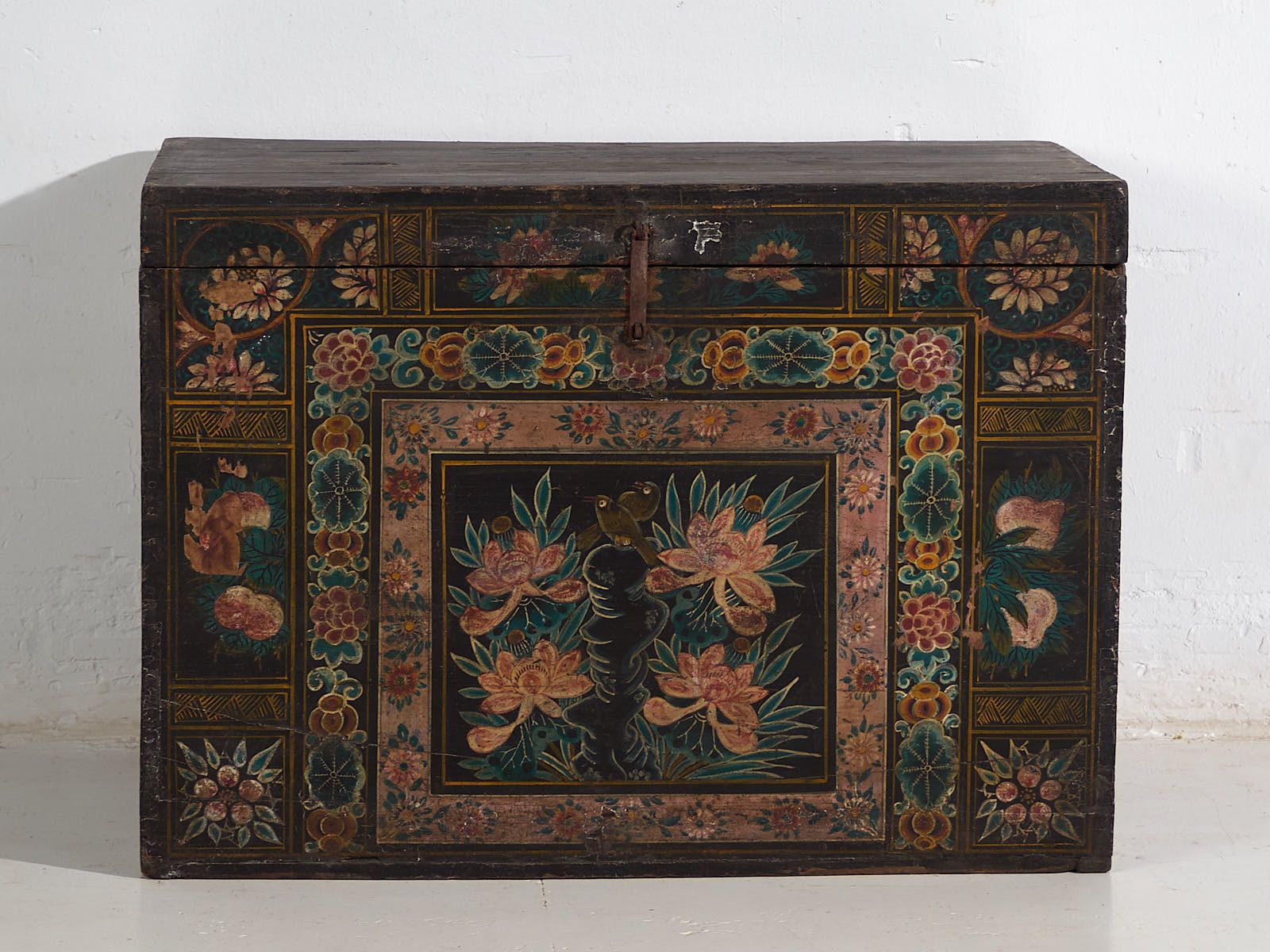 Antique Trunk With A Pair Of Illustrated Magpies (China, C.1900) #29 photo 860.0