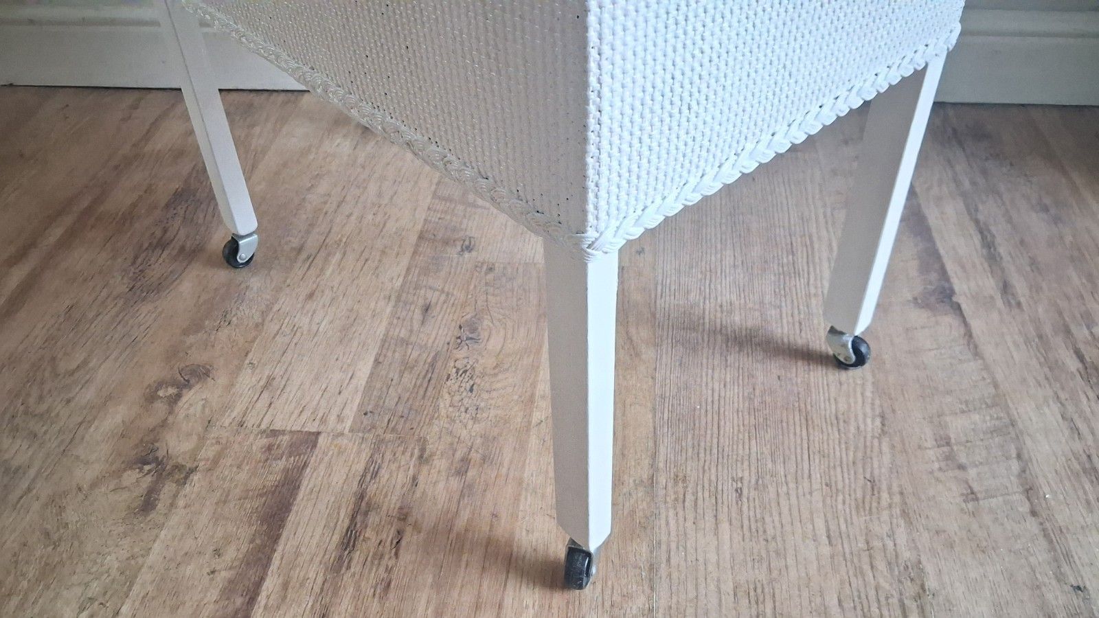 photo vintage 1960's Lloyd Loom ?  Bathroom Storage/Trolley , Linen/Towel Storage/Rail