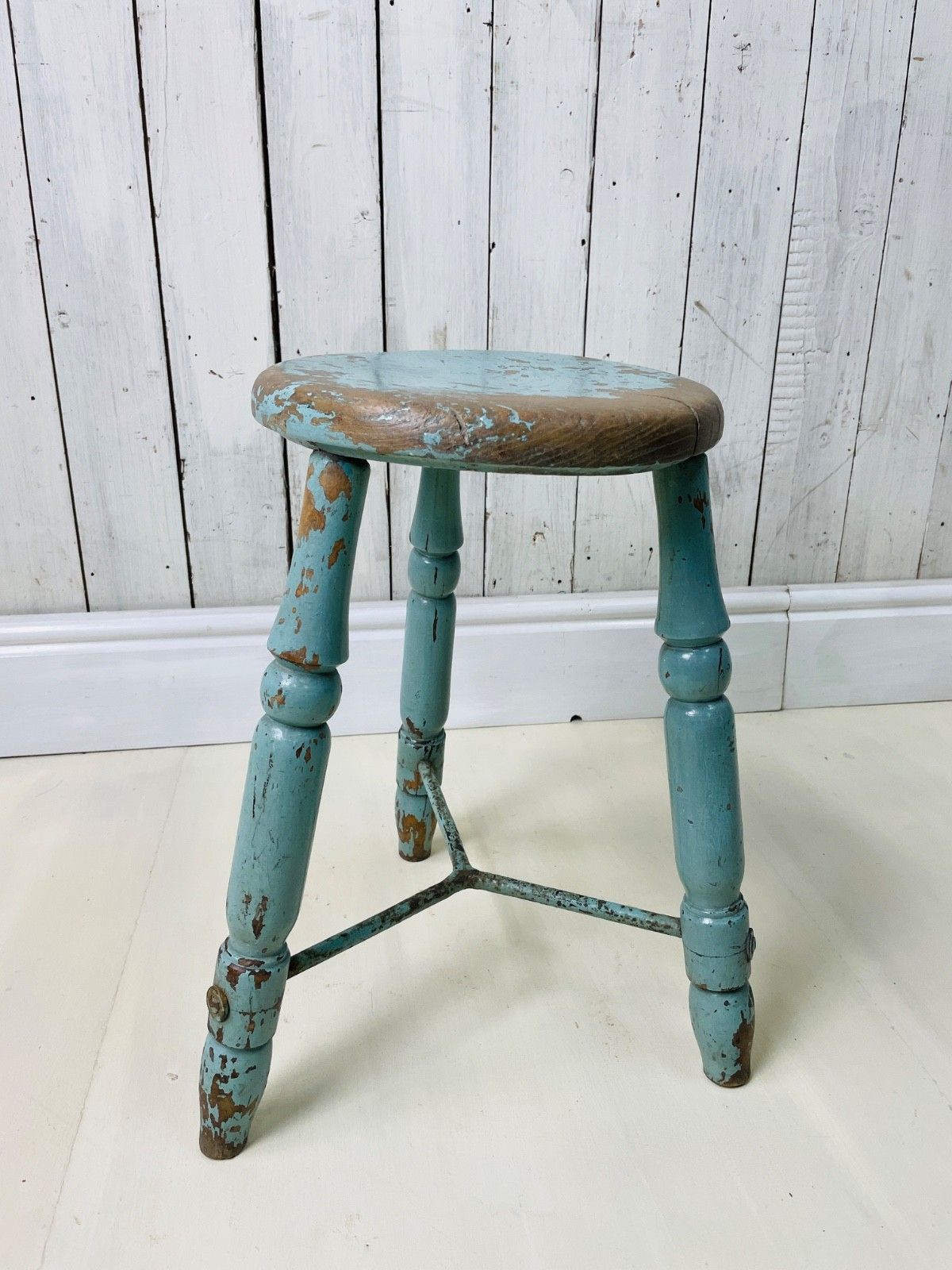 photo vinterior English Painted Victorian Turned Lace Makers Stool Rustic Country Chic Farmhouse