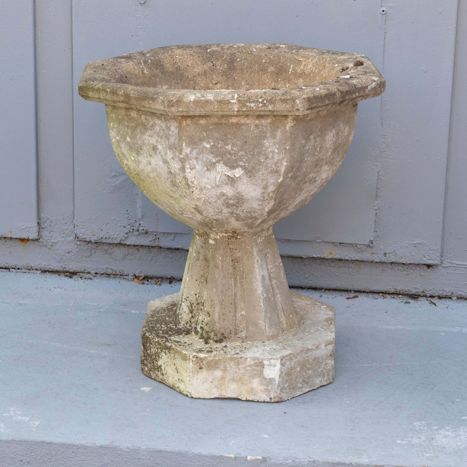 Antique Stone Urn, 1800s photo vinterior