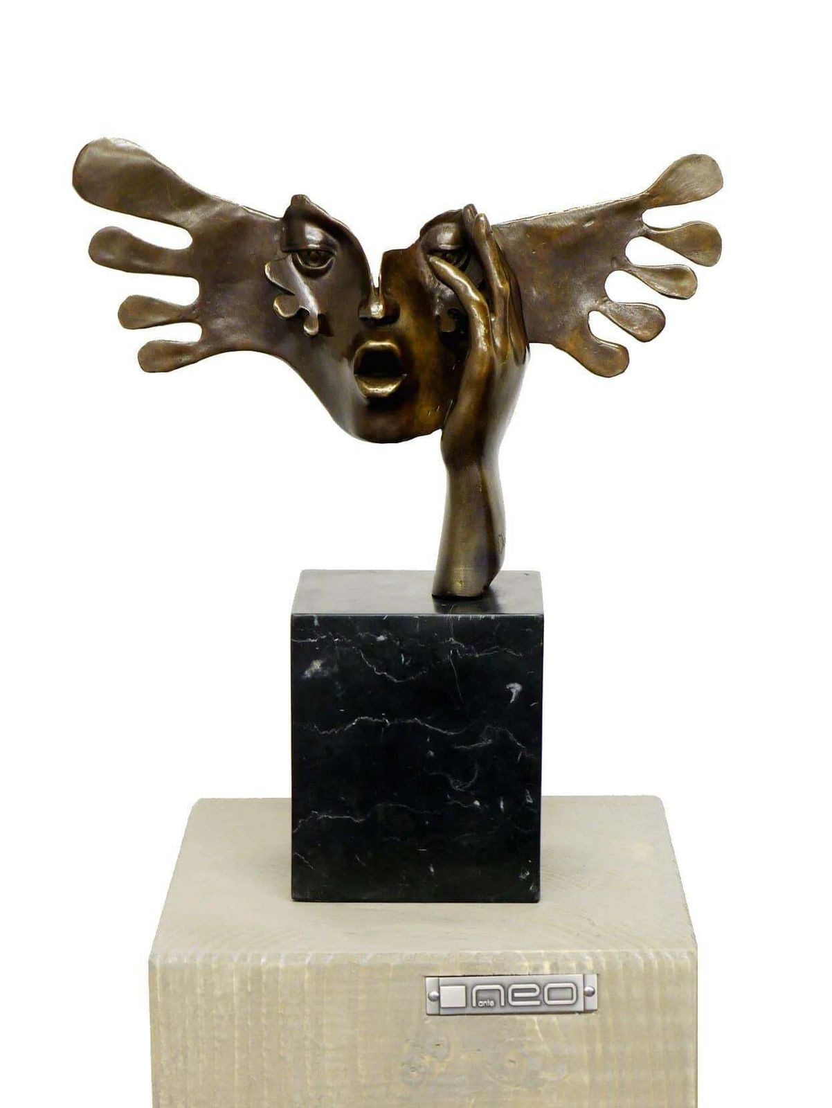 Face Art Mask – The Fright – Salvador Dalí Sculpture photo furniture
