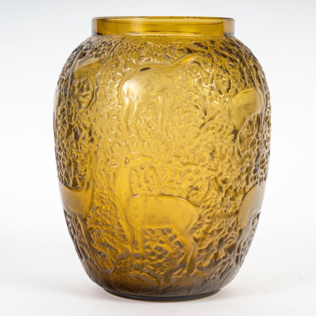 Lalique France Vase, Doe Décor In Crystal, 20th Century, Art Modern. photo furniture
