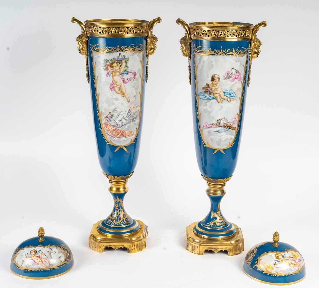 Pair Of Large Covered Vases In Painted Porcelain, 19th Century, Napoleon III. photo vinterior