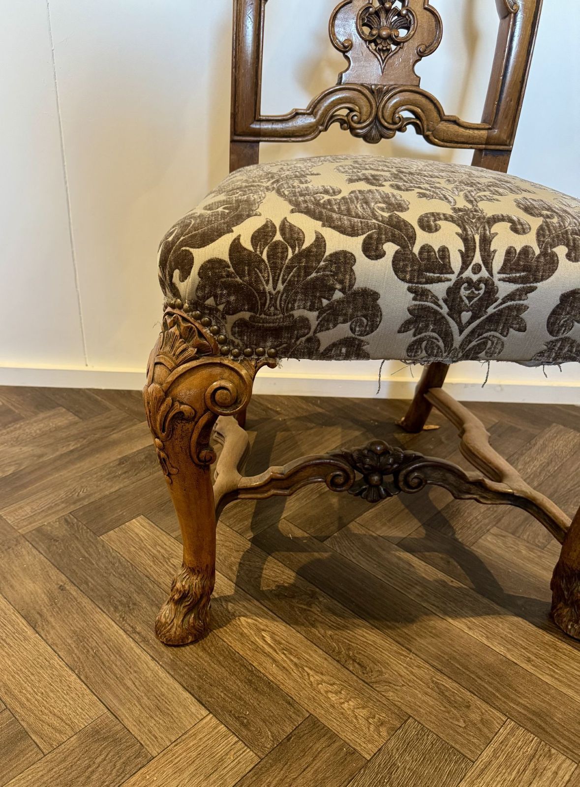 photo furniture Fantastic Quality Set Of Ten Victorian Walnut Dining Chairs