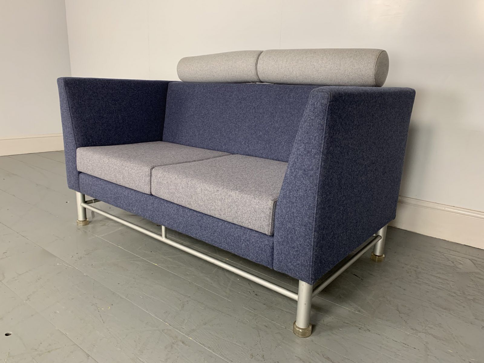 Sublime Rare Knoll “East Side” Sofa By Ettore Sottsass In Blue And Grey Wool photo Furniture