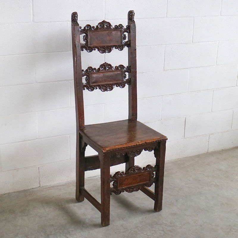 Renaissance Chair In Carved Walnut photo 1474.0