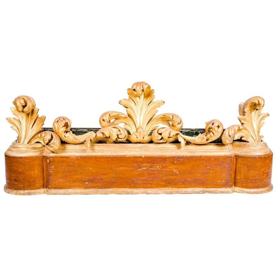 Large 18th Century Italian Giltwood Jardinière Or Planter