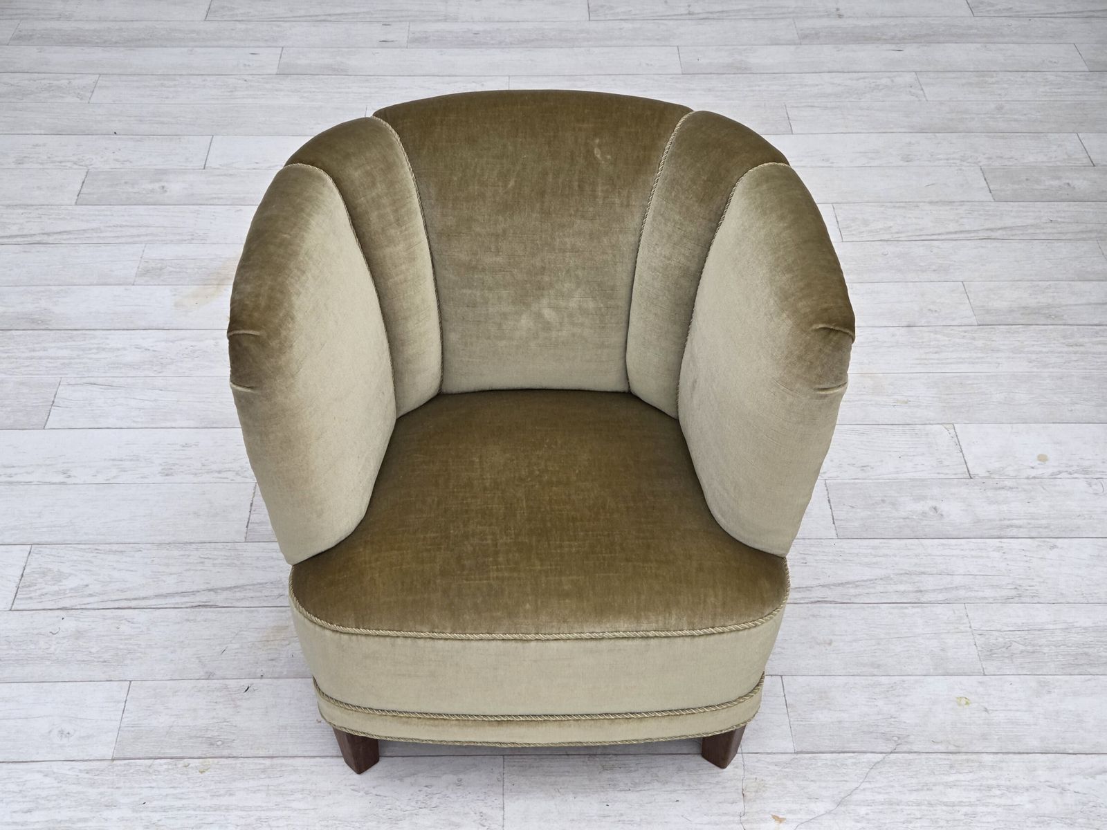 Jaren 1970, Deense Fauteuil, Groen Meubelvelours, Eikenhout. photo vintage