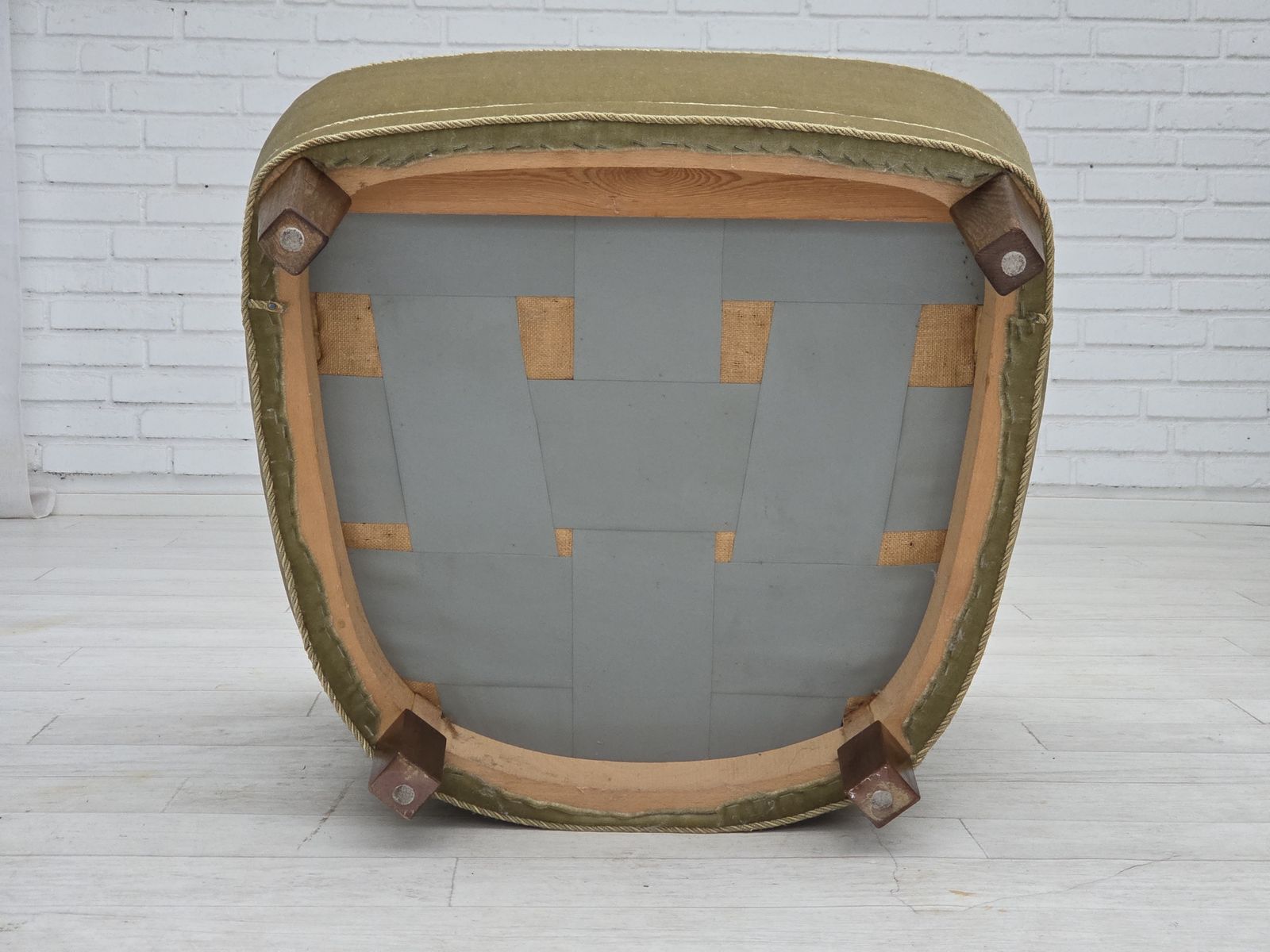 1050.0 Jaren 1970, Deense Fauteuil, Groen Meubelvelours, Eikenhout. photo