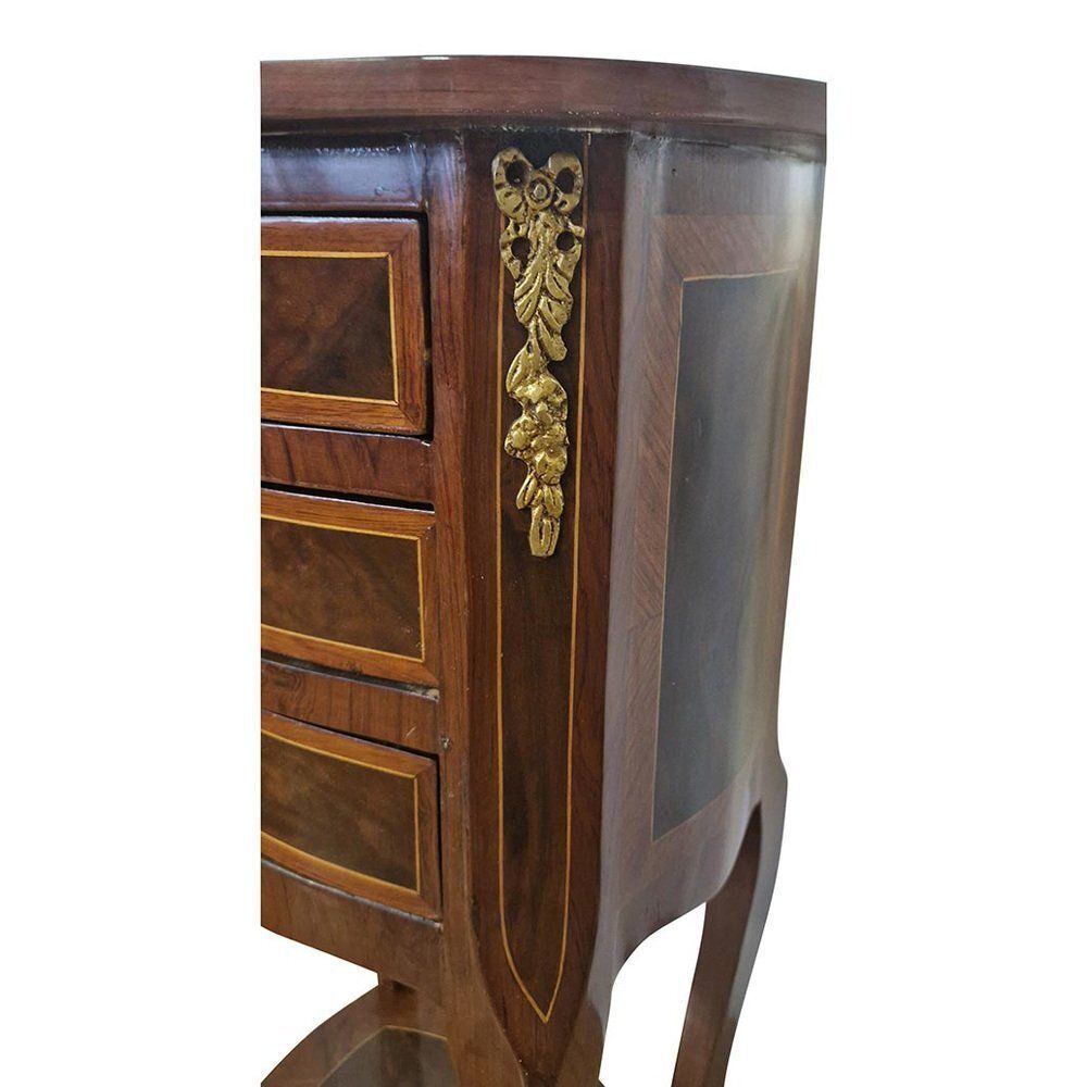 photo furniture Oval Shaped French Guéridon In Walnut, 1980s